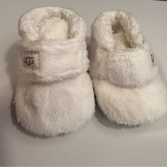 Baby Ugg Cream Booties - Picture 2 of 6